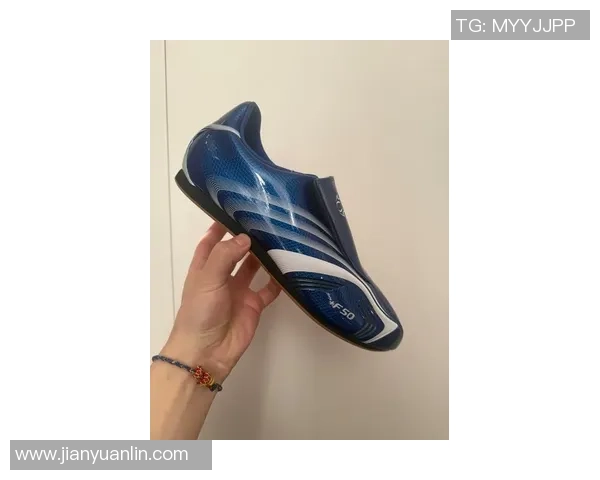 足球明星球鞋的魅力与风格探索让你领略球场上的时尚与运动精神